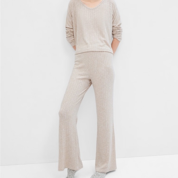 New Gap SET of Ribbed flare pants and matching ribbed top - Picture 1 of 4